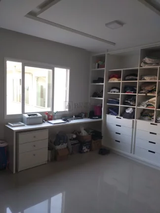 Imagem Casa triplex semi mobiliada com 3 suítes, no Centro de Balneário Camboriú