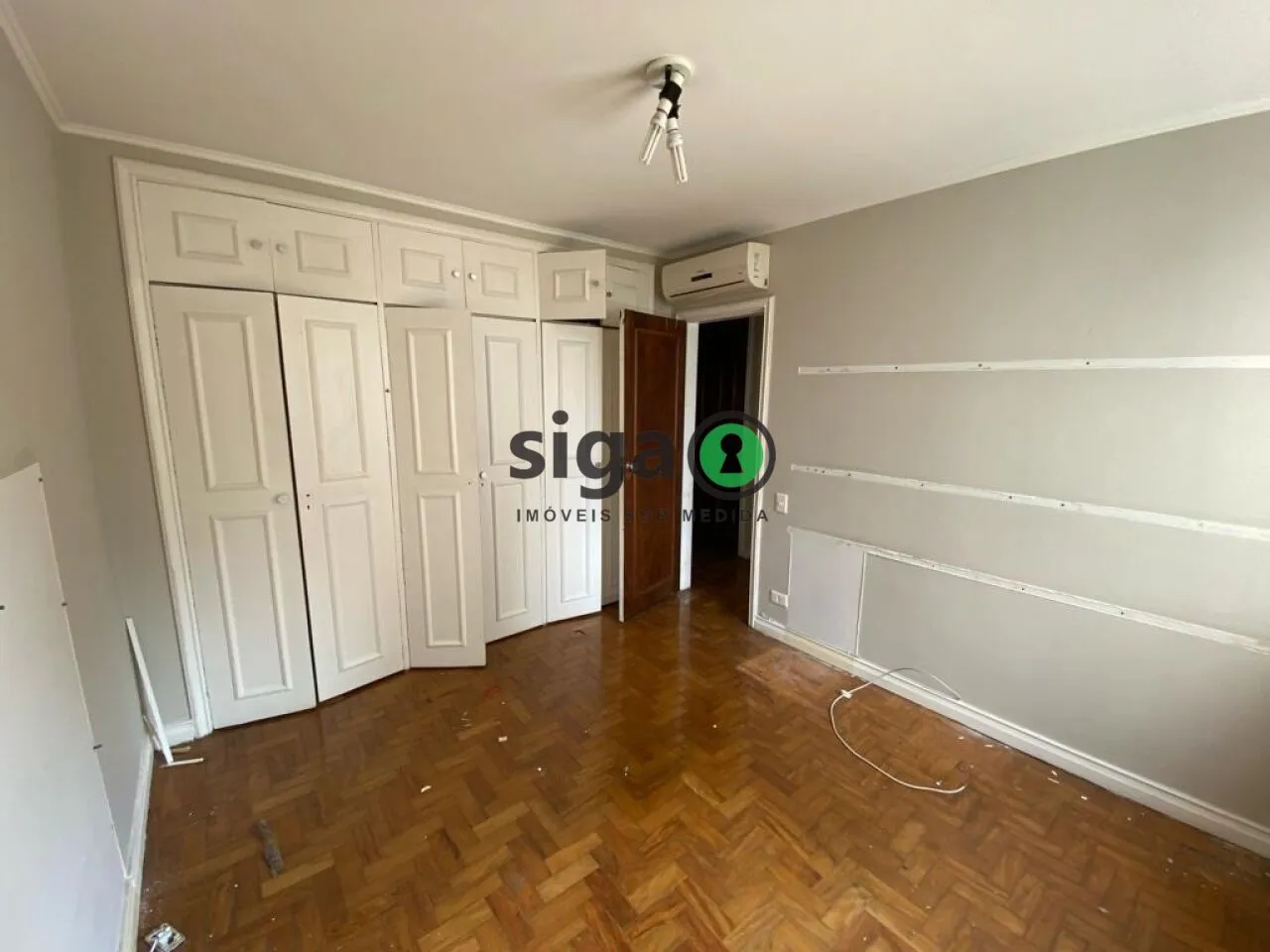 Imagem Apartamento no Jardim Paulista com 167m², 4 quartos, 1 suíte, 2 vagas.