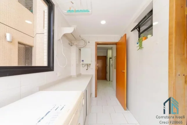 Imagem Apartamento Mobiliado, 03 quartos c/suíte + quarto empregada, 02 vagas no Bacacheri em Curitiba PR