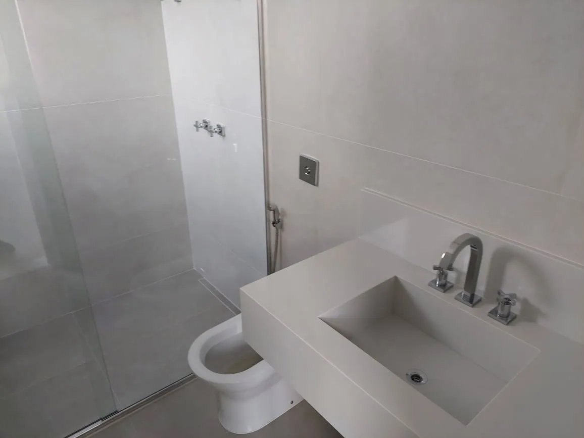 Imagem Excelente Sobrado no Condomínio Alphaville Nova Esplanada 3 com 370m².