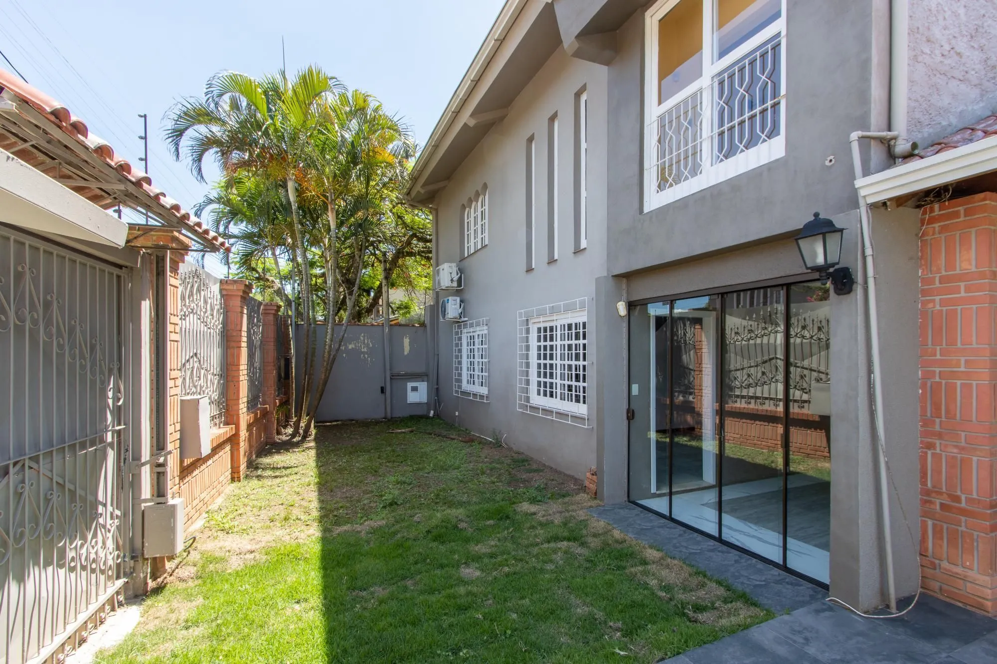 Imagem Casa Residencial à Venda no Bairro Guarujá, Porto Alegre, RS