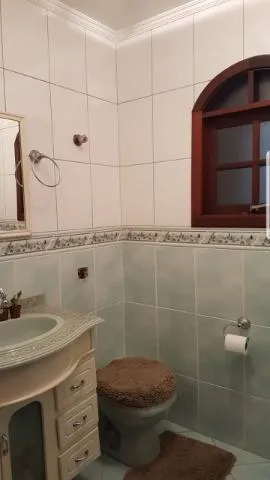 Imagem VENDA DE SOBRADO NO JARDIM PRESIDENTE DUTRA, EM GUARULHOS/SP, 300m² com 4 quartos, suíte, salão amplo e coberto e garagem para 02 autos. CONSULTE-NOS.