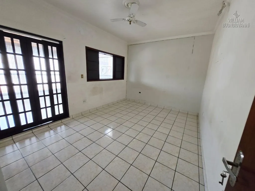 Imagem Sobrado Espaçoso na Ocian - Conforto, Localização Privilegiada e Excelente Preço