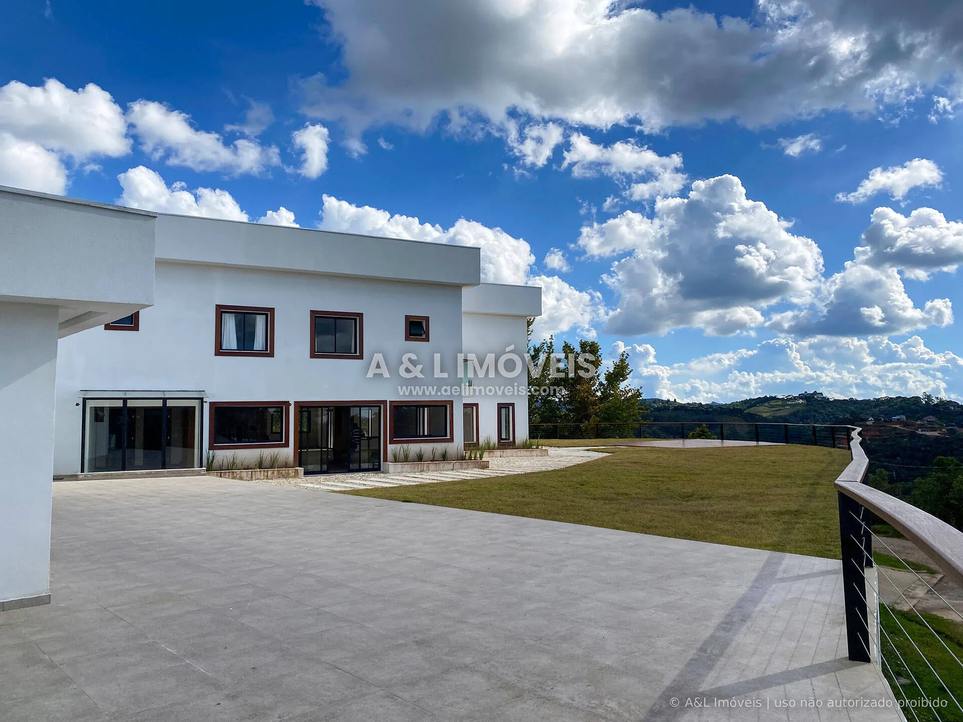 Imagem Casa à venda em Campos do Jordão com vista para montanhas e 7 suítes