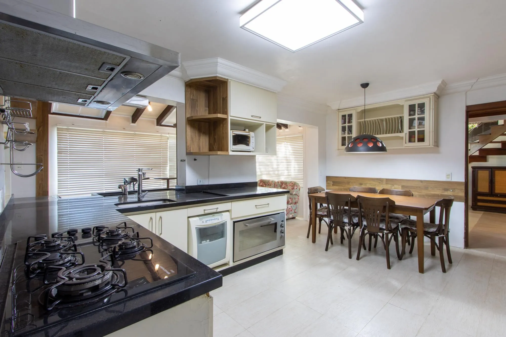 Imagem Excelente Casa em Condominio Fechado com 440,60m Dormitórios, sendo 2 Suítess