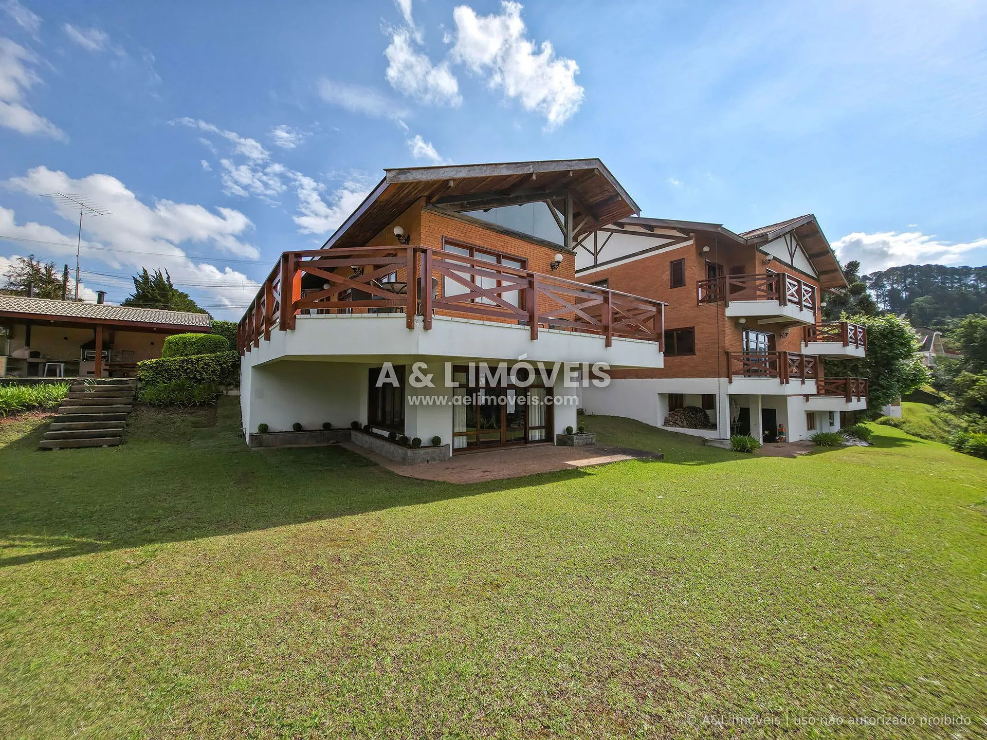 Foto do imóvel Casa à venda com 5 suítes e 694,44 m² na Vila Sylvia, Campos do Jordão em R. BENEDITO COSTA