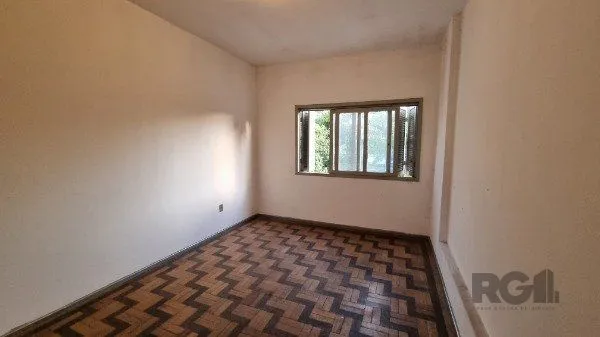 Imagem Casa /Sobrado com apartamento e loja, estacionamento, a venda no Bairro Jardim Itu. Lojão embaixo com dois banheiros e divisórias,