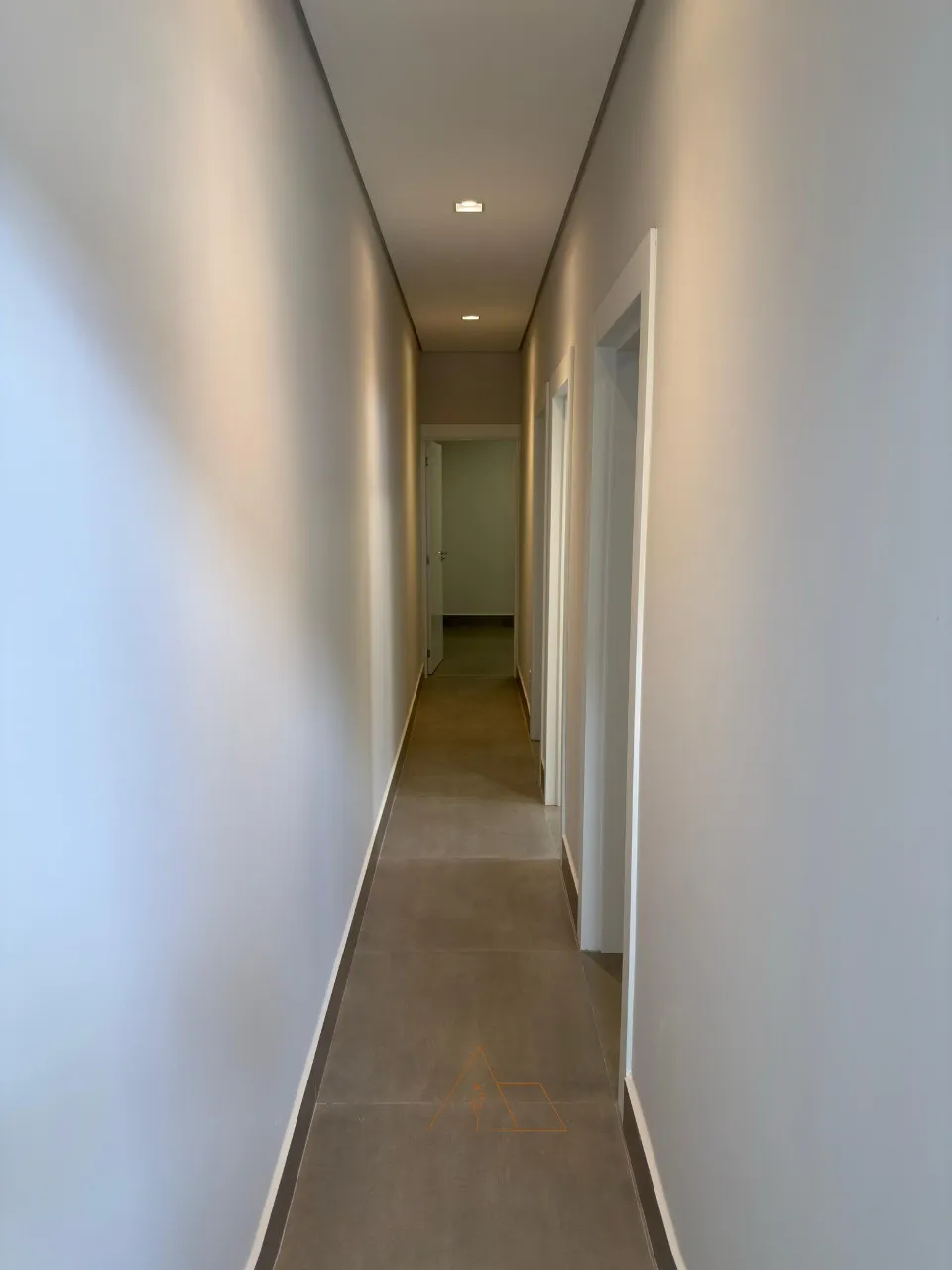 Foto do imóvel: Casa a venda em condomínio Villagio Moutonnee Salto-SP: 3 quartos, 1 suíte, 1 sala, 2 banheiros, 2 vagas de garagem, 104,00 m² de área.