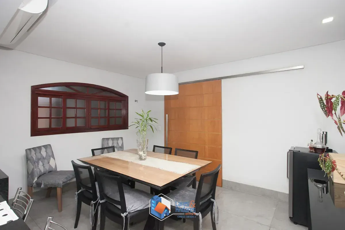 Imagem Sobrado para venda em Vila Pereira Barreto com 3 quartos, sendo 2 suítes, 200m²