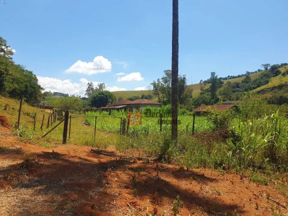 Imagem Sítio com 6 dormitórios à venda, 25400 m² por R$ 700.000 - Zona Rural - Cambuí/MG