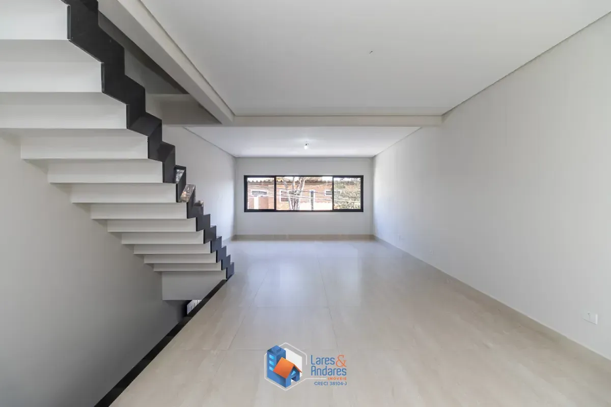 Imagem Sobrado para venda em Parque São Domingos com 3 quartos, sendo 3 suítes, 208m²