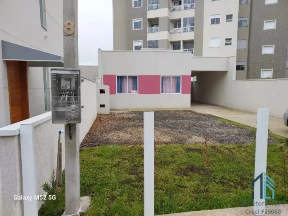 Imagem Casa de alvenaria, nova, em condomínio, Semi Mobiliada no Bacacheri em Curitiba PR