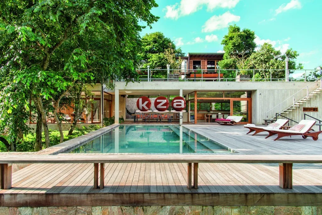 Foto do imóvel Linda casa de luxo à venda em Santo Antônio do Pinhal-SP, Condomínio Residencial Ecológico Parque da Mantiqueira: 6 quartos, 6 suítes, 3 salas, 8 banheiros, 10 vagas de garagem, 731m². Venha conferir!