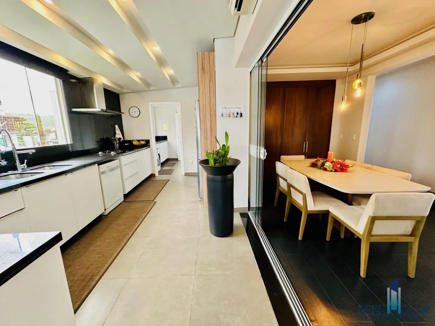 Imagem Apartamento com Terraço para Venda em Balneário Camboriú, CENTRO, 3 dormitórios, 1 suíte, 2 banheiros, 1 vaga