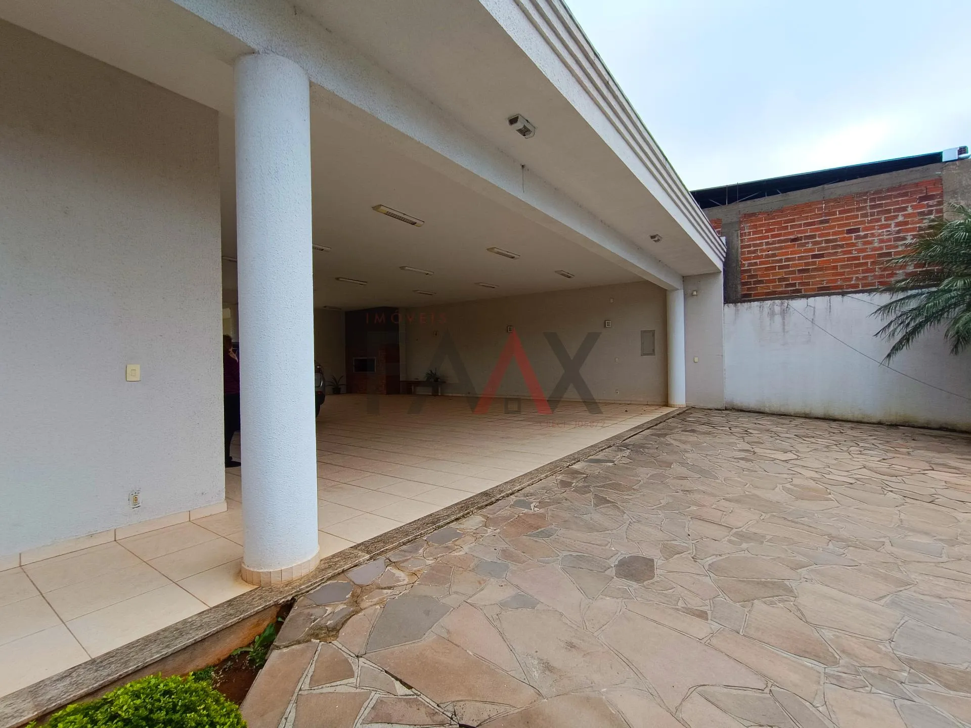 Imagem Sobrado com 9 dormitórios à venda,1000.00 m , CENTRO, GUARAPUAVA - PR