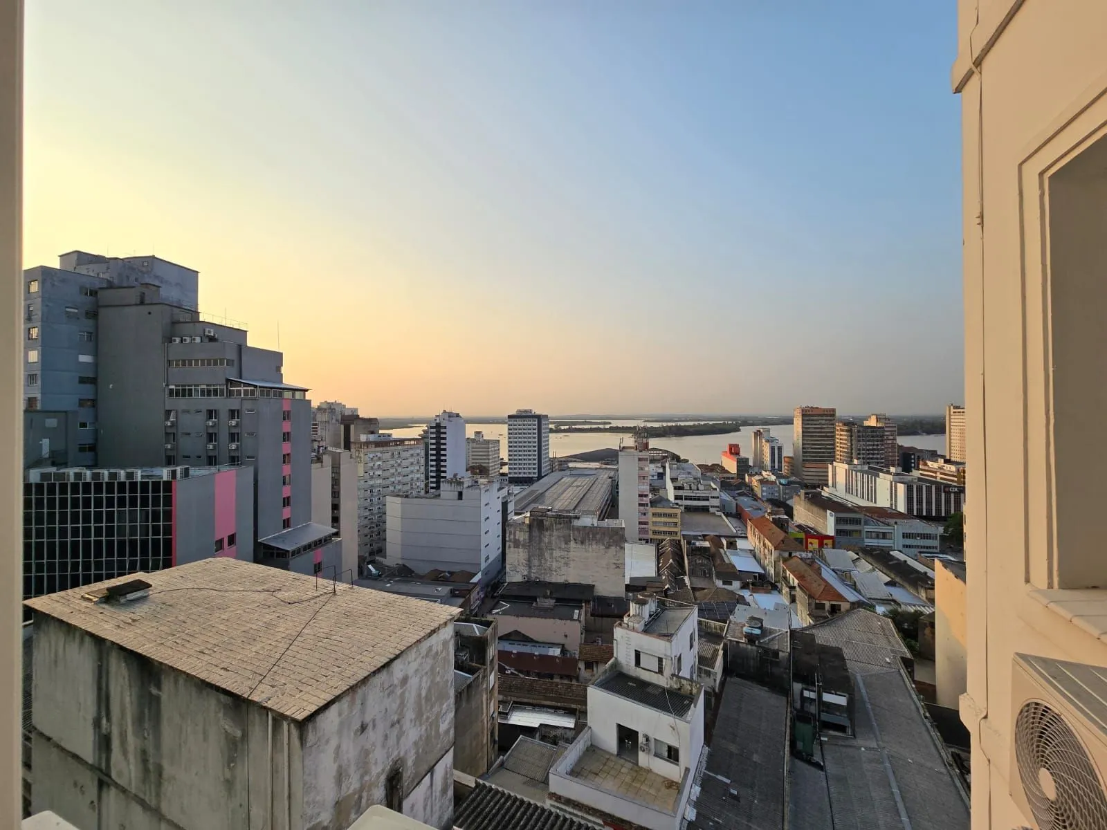 Imagem Flat à venda em Porto Alegre, Centro Histórico, com 1 quarto, 30m2