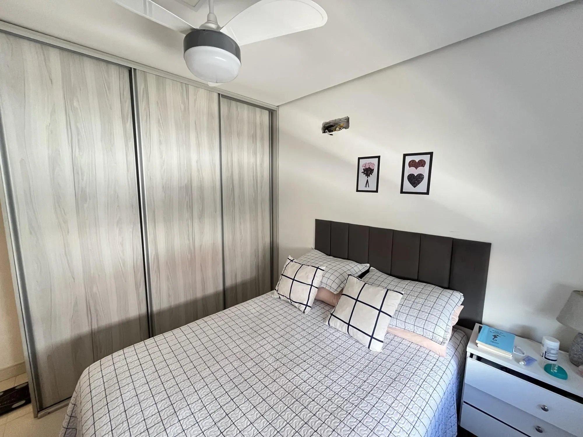 Imagem Apartamento de 2 quartos, suíte e 1 vaga de garagem no bairro Santana em POA/RS