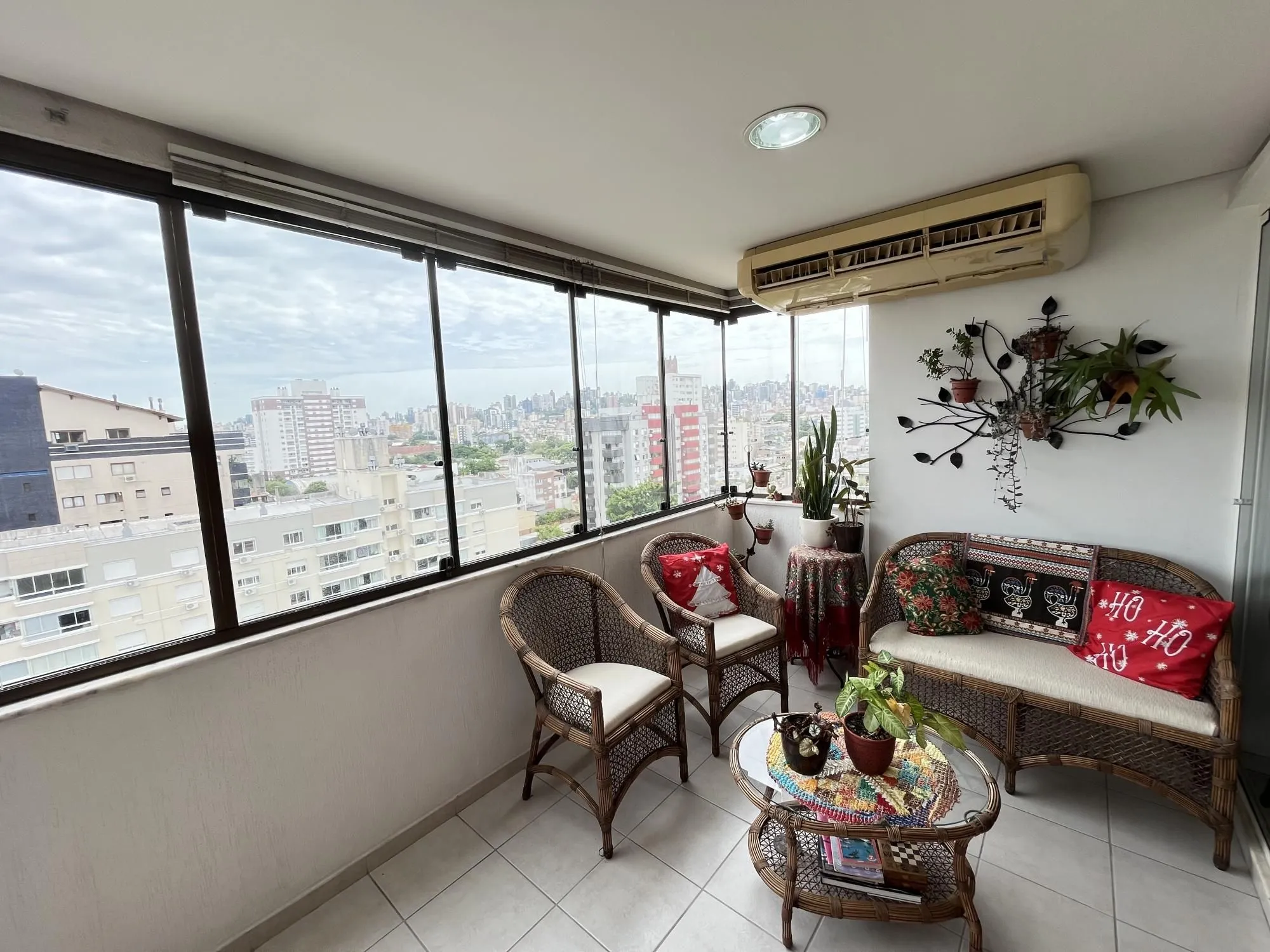 Imagem Apartamento de três dormitórios, suíte e uma vaga de garagem no bairro Santana