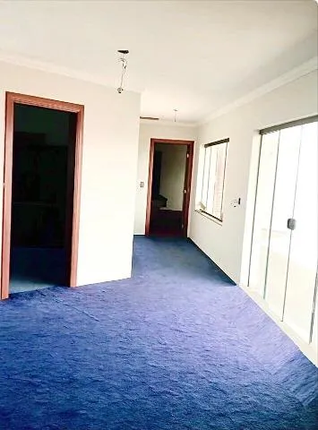 Imagem LOCAÇÃO DE CASA COMERCIAL NO CENTER VILLE, EM ARUJÁ/SP, 740m² com 2 salas, cozinha, piscina, jardim, quintal amplo e 4 vagas p/ autos. CONSULTE-NOS.