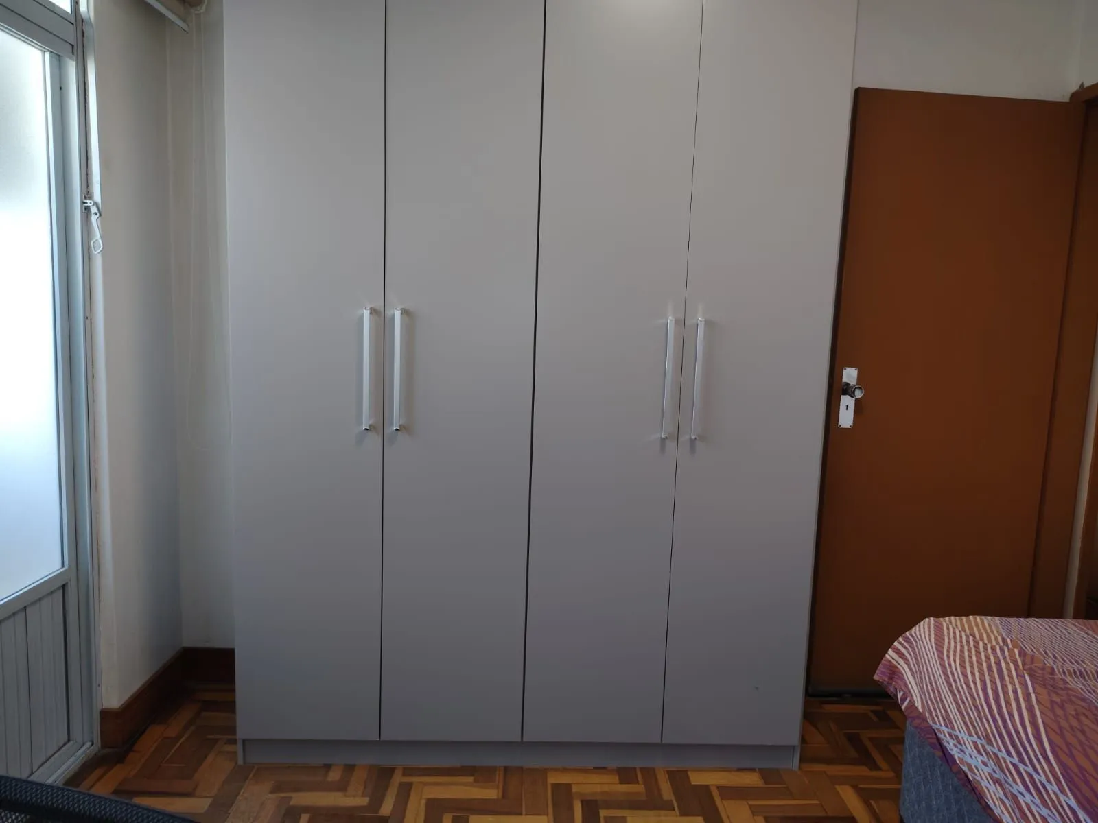 Imagem Apartamento Espaçoso no Centro Histórico com Móveis Sob Medida