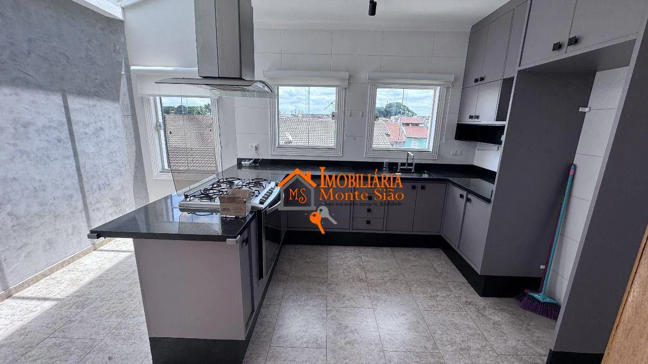 Imagem Sobrado com 3 dormitórios à venda, 189 m² por R$ 950.000,00 - Jardim Santa Clara - Guarulhos/SP