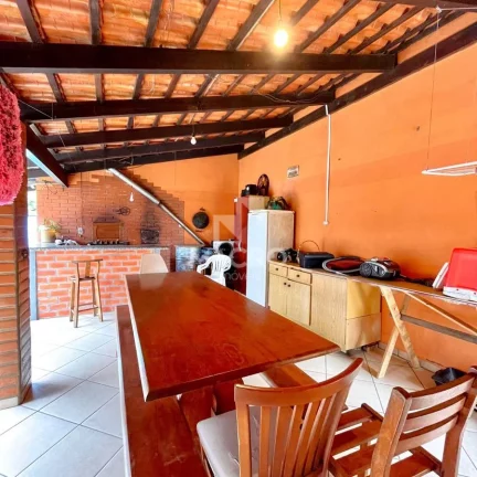 Imagem Casa com Amplo Terreno | Ilha da Figueira | 165m²