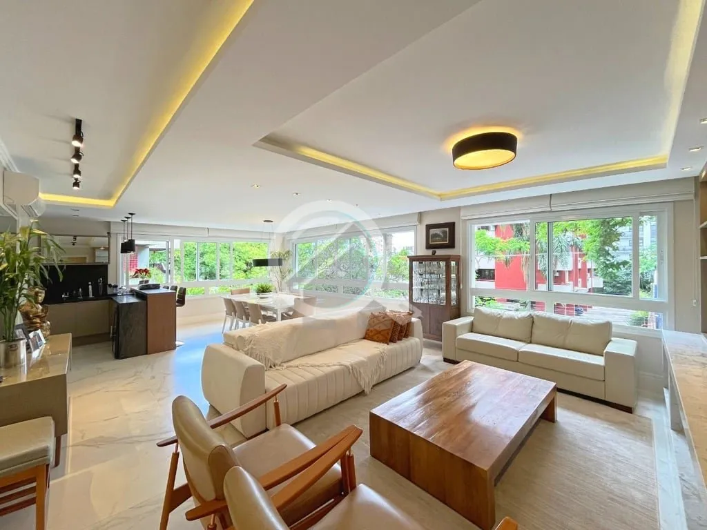 Apartamento de 170 m², mobiliado e decorado, 3 suítes e 3 vagas no bairro Petrópolis. Imóvel pos...