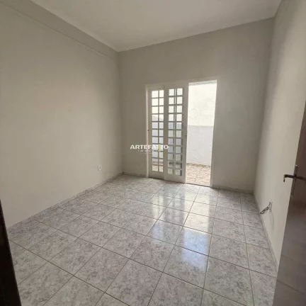 Imagem VENDE-SE ÓTIMA CASA DE ESQUINA – SAMEL PARK