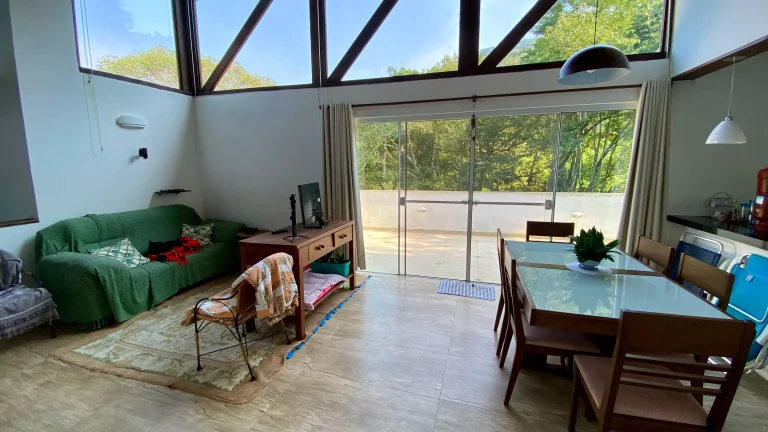 Imagem Casa com Vista Panorâmica e Cachoeira à Venda na Encantada em Garopaba-SC