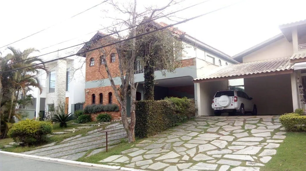 Imagem Casa Sobrado de 320m² Localizada no Condomínio Morada dos Pinheiros!