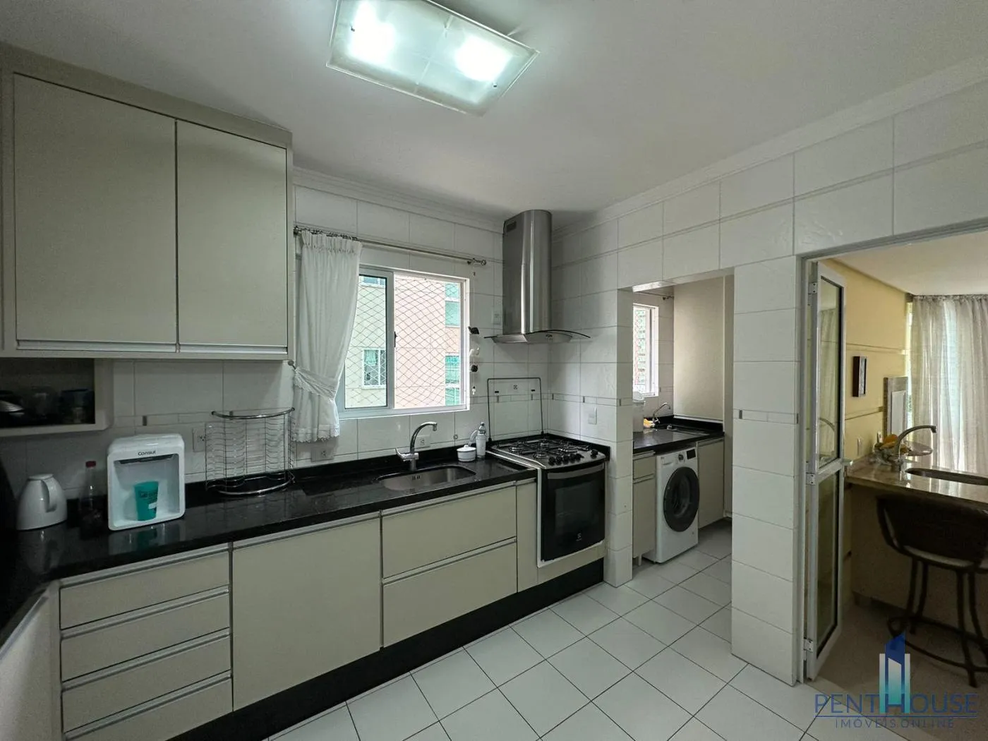 Imagem Apartamento Zona Central para Venda em Balneário Camboriú, CENTRO, 3 dormitórios, 3 suítes, 4 banheiros, 2 vagas