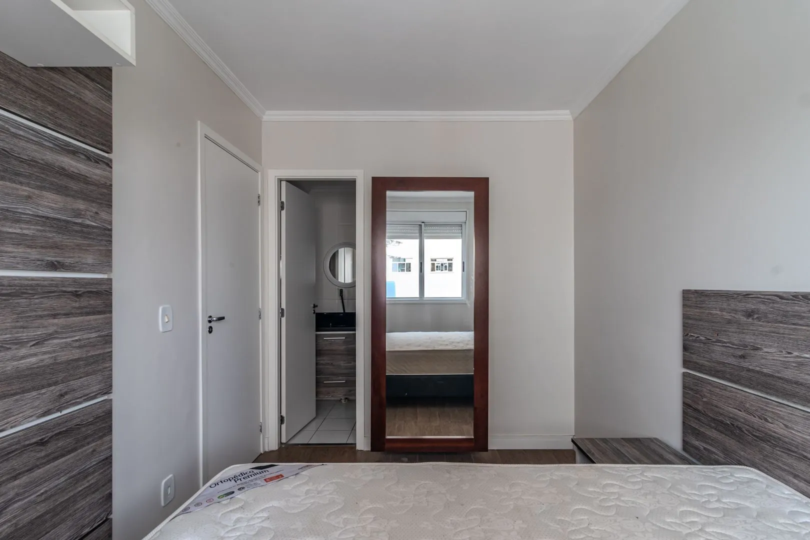 Imagem MÁFFER IMÓVEIS ALUGA LINDO APARTAMENTO 2 DORMITÓRIOS MOBILIADO COM GARAGEM NA AV. ASSIS BRASIL, PRÓXIMO AO SHOPPING LINDÓIA