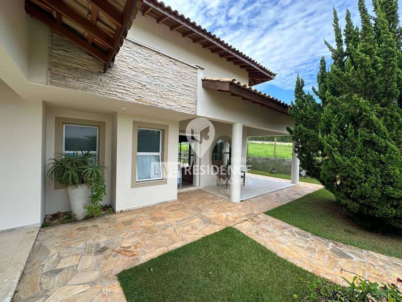 Imagem Excelente casa térrea com 4 suítes no Village das Palmeiras!