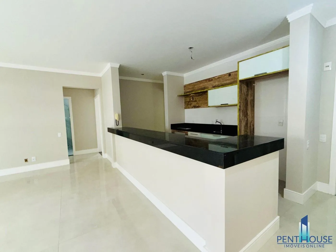 Imagem Apartamento Zona Central para Venda em Balneário Camboriú, BARRA SUL, 3 dormitórios, 1 suíte, 3 banheiros, 2 vagas