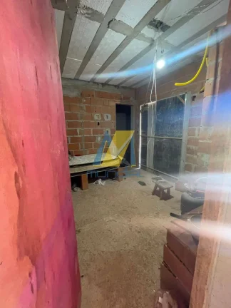 Imagem Sobrado moderno com 3 suítes, 4 vagas e quintal para lazer exclusivo