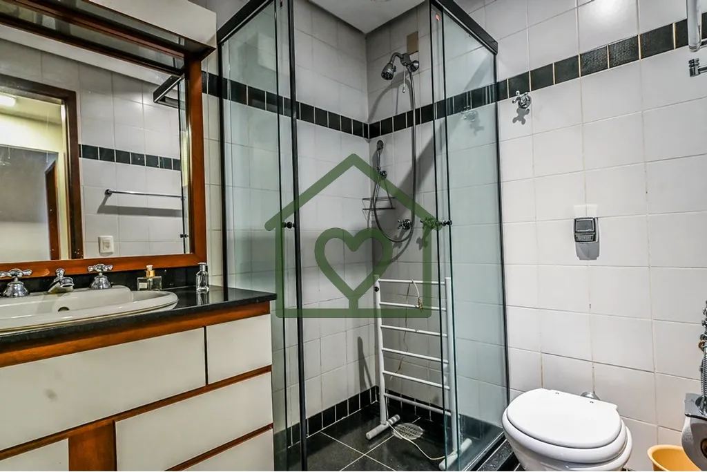 Imagem Descubra a casa dos seus sonhos em um dos bairros mais nobres de Porto Alegre! Condomínio Fechado d...