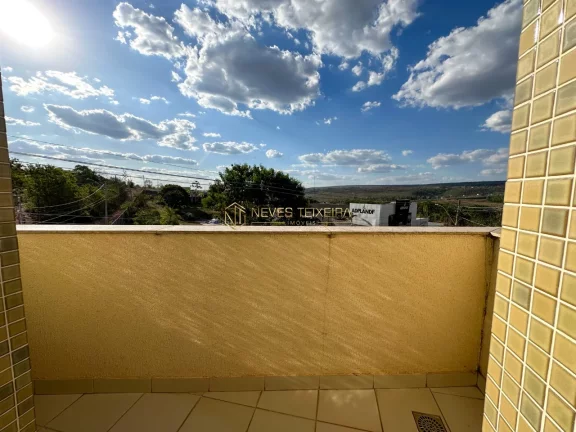 Imagem Excelente apartamento com armários em todos os cômodos, com área de lazer completa.