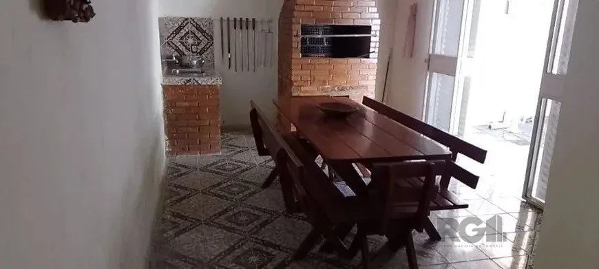 Imagem Casa 169m² - 2 dormitórios, 2 vagas no bairro Cavalhada