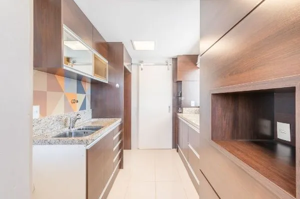 Imagem Vende-se apartamento com 2 quartos (1 suíte), 74m² e 2 vagas - Petrópolis