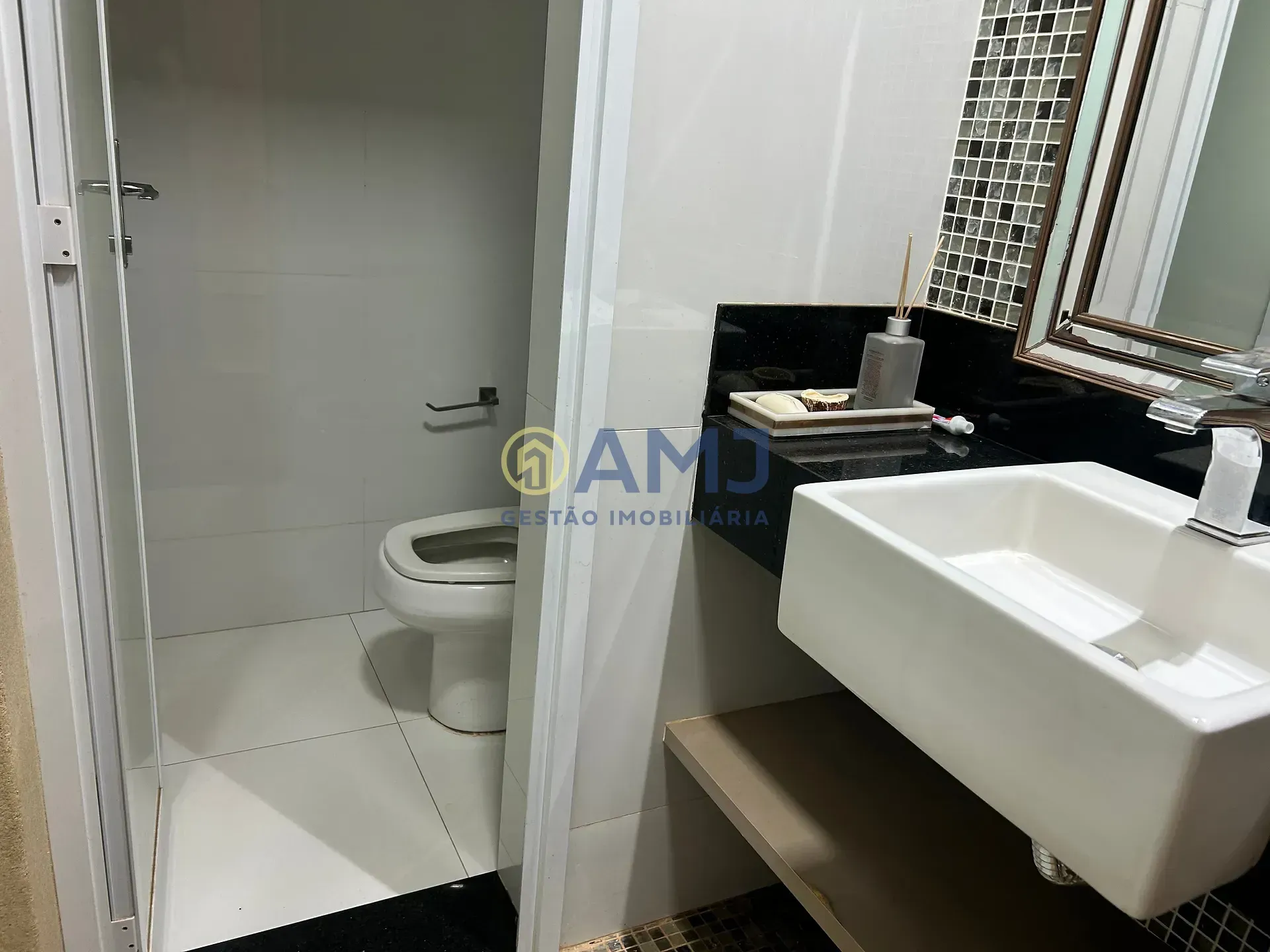 Imagem Sobrado mobiliado e decorado à venda, Jardins Lisboa, Goiânia, GO