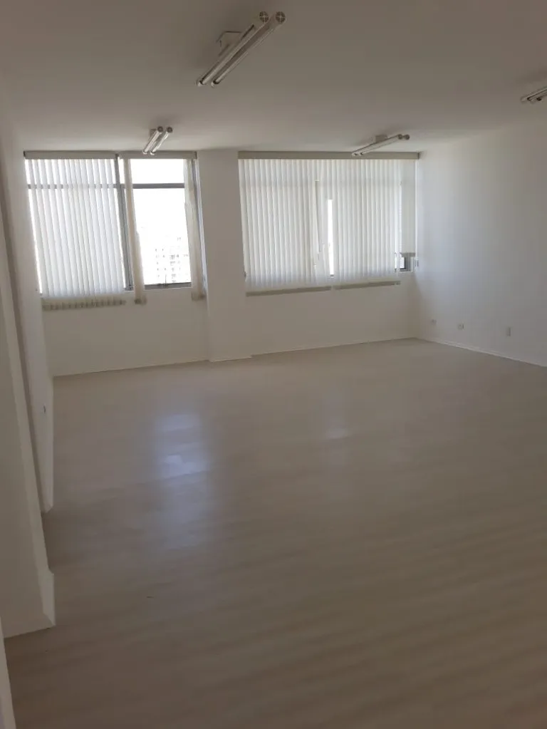 Imagem Sala comercial de 60m² para venda ou locação no Centro de Santo André-SP! Confira!