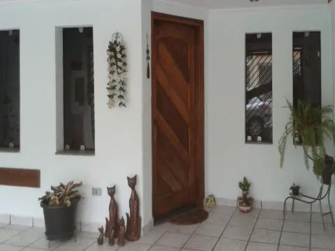Imagem VENDA DE CASA ASSOBRADADA EM GUARULHOS A/T140m² A/C200m²,distribuídos em 4 dormitorios sendo 1 suite (todos com armários ),sala 3 ambientes ,cozinha p