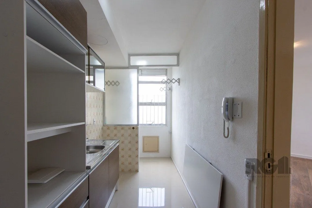 Imagem Apartamento de 2 Dormitórios com Vaga Coberta no Conjunto Residencial Santos Dumont