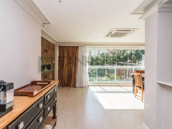 Imagem Vendo excelente apartamento na Rua Diogo Jácome - Vila Nova Conceição. Excelente apartamento com ambientes amplos e ensolarados, acabamento de primei