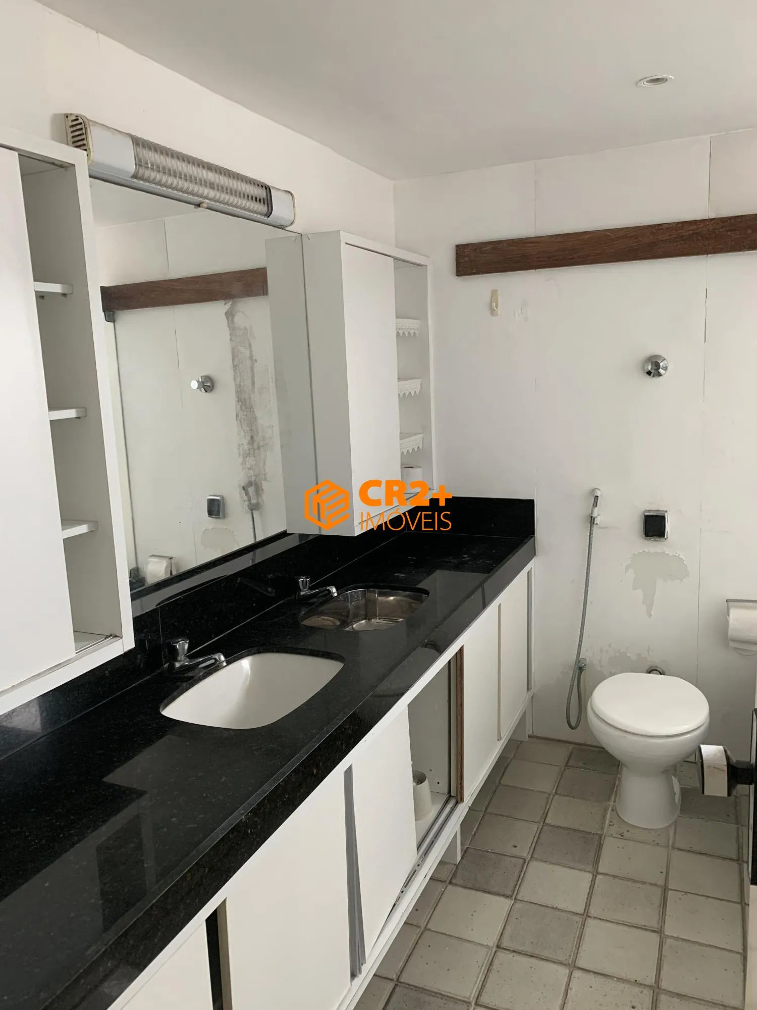 Imagem Vendo Apartamento com 277m2, 4QTOS, 2 Suítes sendo uma master.