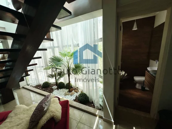Imagem Casa espetacular à venda em Condomínio na Granja Viana