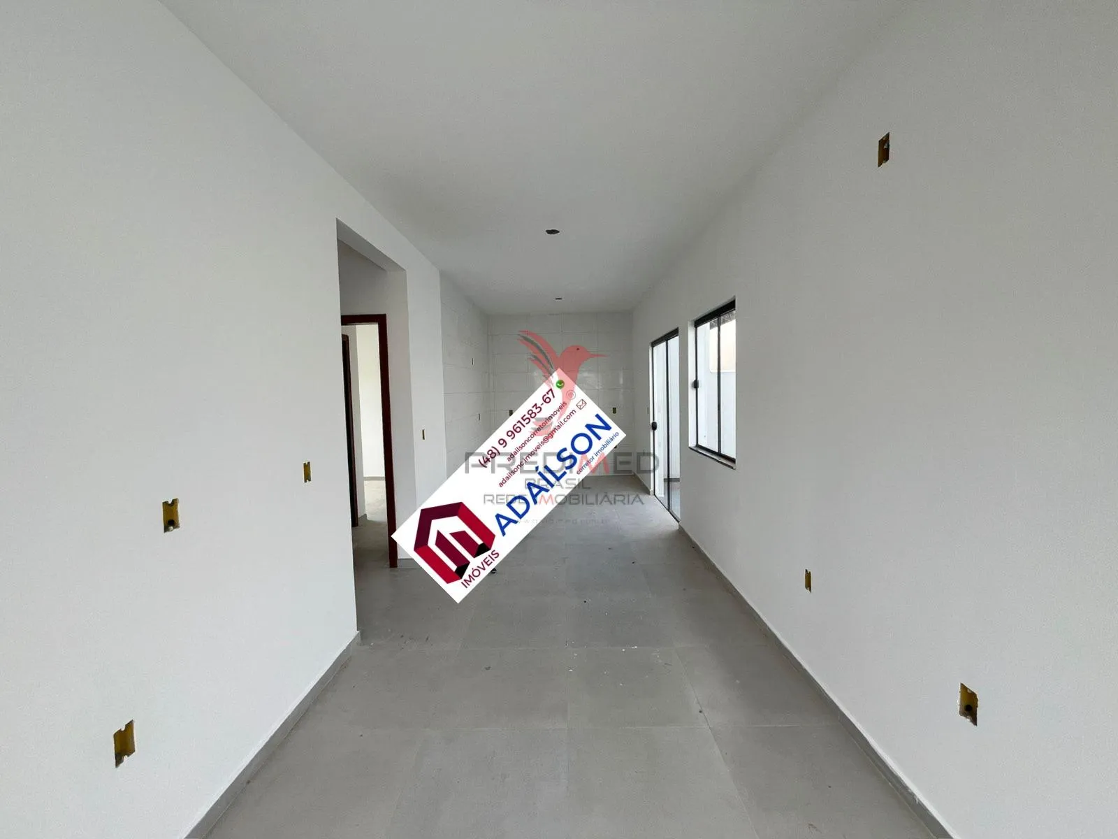 Imagem CASA COM UM SUÍTE TERRENO DE ESQUINA - AMPLO ESPAÇO MUITO BEM LOCALIZADA