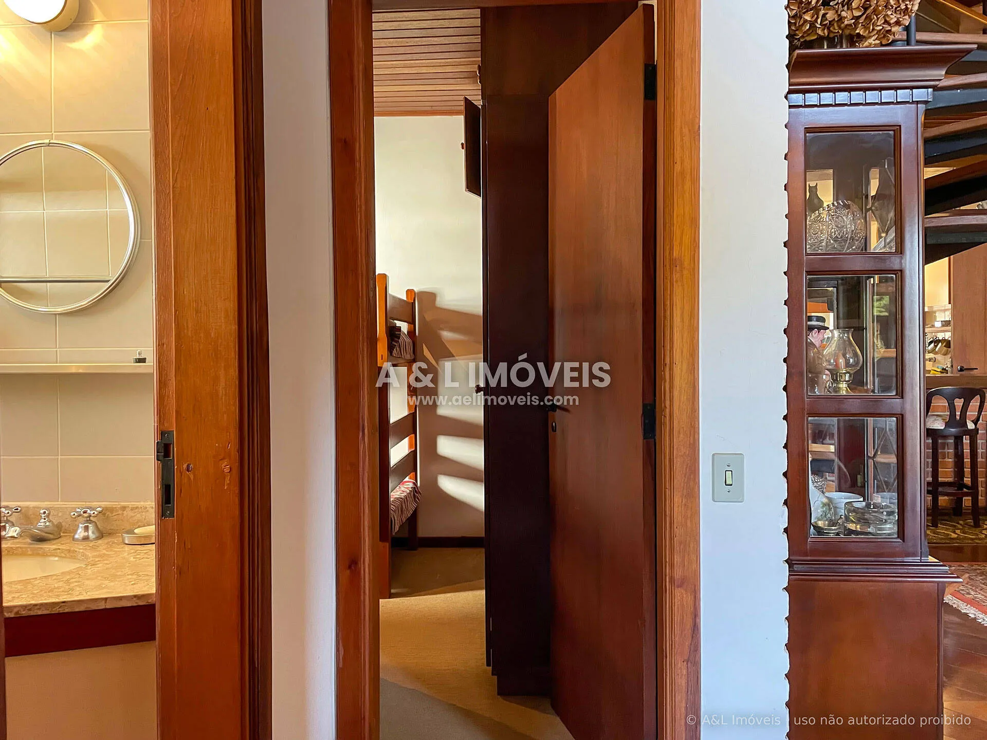 Imagem Apartamento Duplex em Campos do Jordão | 177,89 m² | 3 Suítes e Varanda