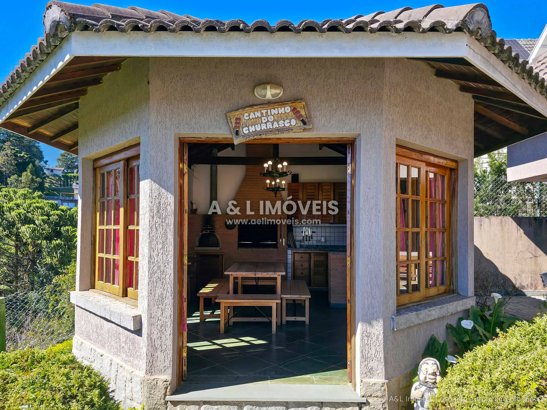 Imagem Casa à venda no Portal do Capivari com 5 dormitórios e 3 suítes