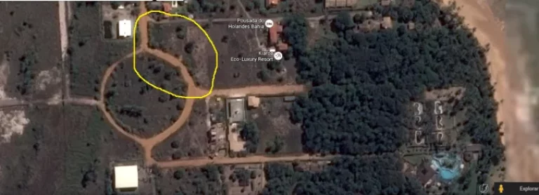 Dois terrenos contíguos (1,185.00 m2 e 1,087.00 m2)com lindas testadas para rua de acesso, planos, ...